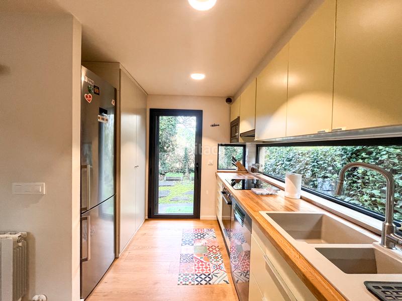 Foto 1dd85bb5-c672-4277-afda-bb2582364a72. Lloguer casa amb xemeneia calefacció aparcament a Girona