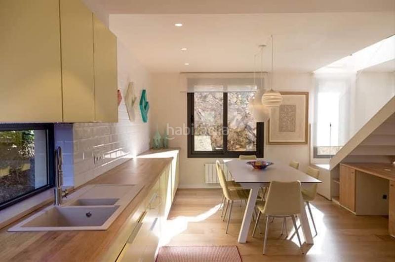 Foto 8b0edf0c-fd83-45a4-a30b-871f4c7affc4. Lloguer casa amb xemeneia calefacció aparcament a Girona