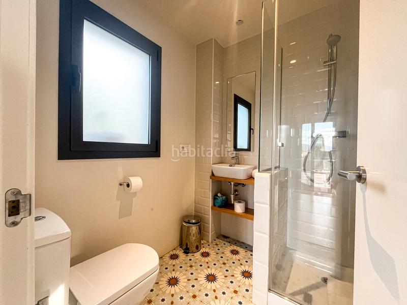 Foto 96a7cd81-01c7-41fe-9dda-f8489d3ef2e0. Lloguer casa amb xemeneia calefacció aparcament a Girona