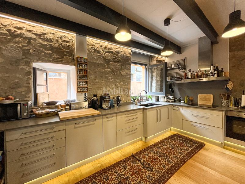 Foto 914d3b98-6d7c-4f55-ba0c-aacf195cb686. Apartamento rare find in old town with rooftop terrace en Girona