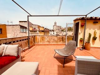 Apartament  Carrer de les peixateries velles. Your girona gem: unbeatable old town views and rooftop bliss