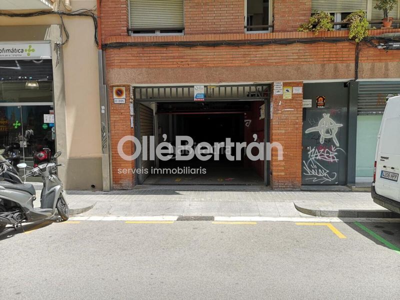 Foto d941a015-1a50-4e10-8e32-cbb62bf9413c. Aparcament cotxe a Hostafrancs Barcelona
