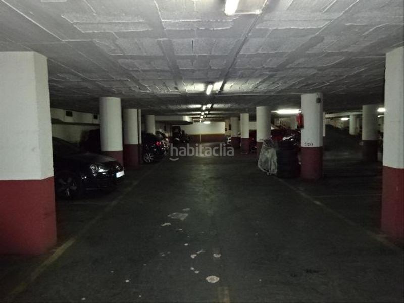 Foto 07842446-e7f3-4f57-8f7b-296d04e92f32. Car parking in Hostafrancs Barcelona