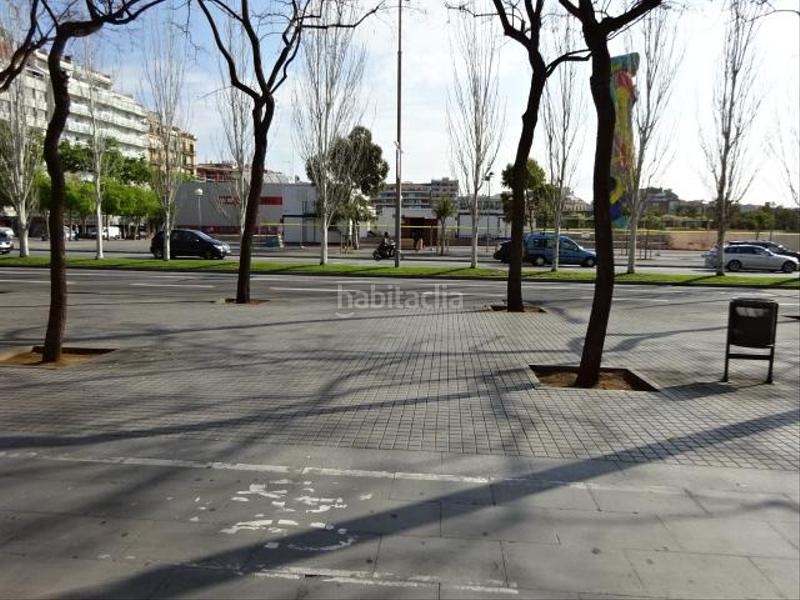 Foto a3ac3d1f-d265-4bd2-803c-9fe060457434. Car parking in Hostafrancs Barcelona