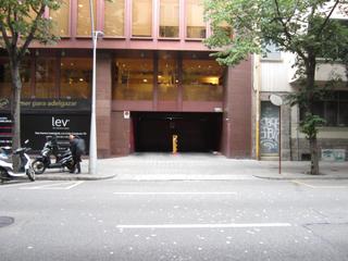 Car parking in del Consell de Cent