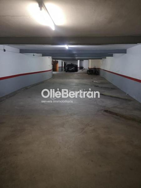 Foto 4d7c376d-f950-4984-8198-c07a9eaebb94. Location parking voiture dans Sant Antoni Barcelona