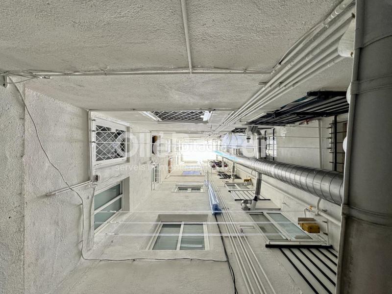 Foto f67ab0b0-3030-47d6-8c3b-a2eccc35d44e. Local comercial en Barri de les Corts Barcelona