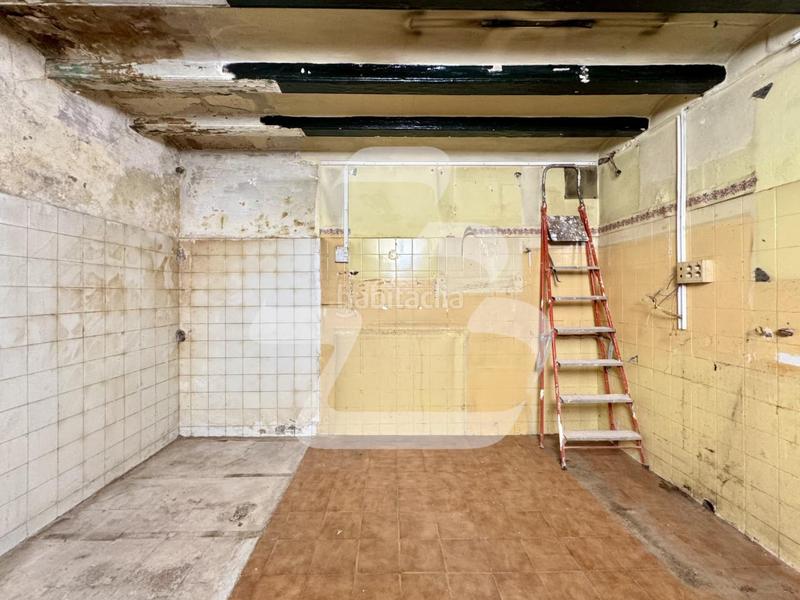 Foto 09e7318a-8ea9-4351-8781-a65c05ac1808. Alquiler local comercial en Sant Antoni Barcelona