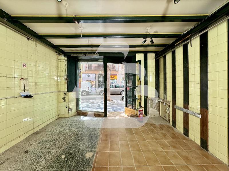 Foto 68697407-0a7a-4378-b7ab-c2d3ed4429fe. Alquiler local comercial en Sant Antoni Barcelona