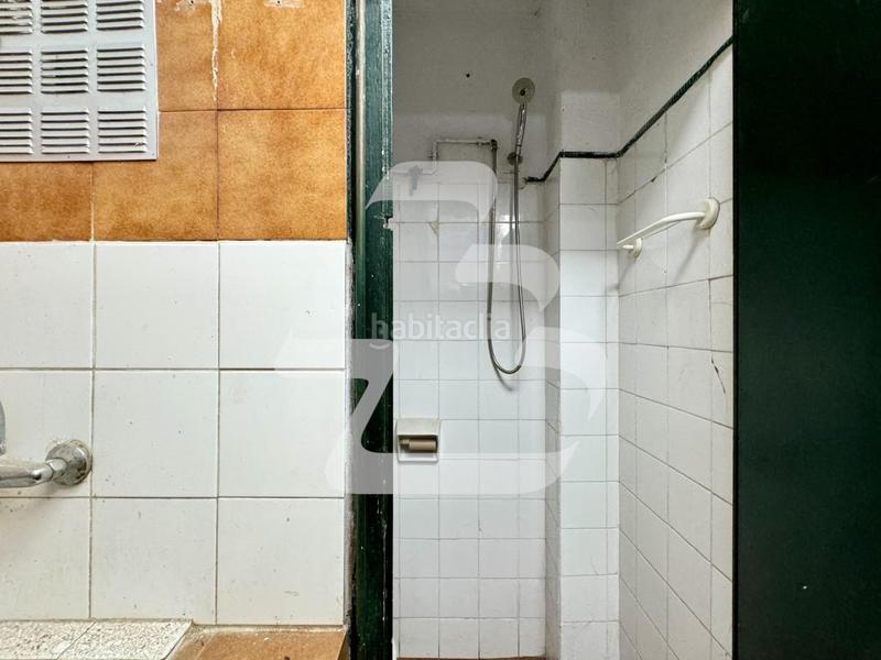 Foto 9ac115a9-7c68-4a6e-8b48-6a2958765bda. Alquiler local comercial en Sant Antoni Barcelona