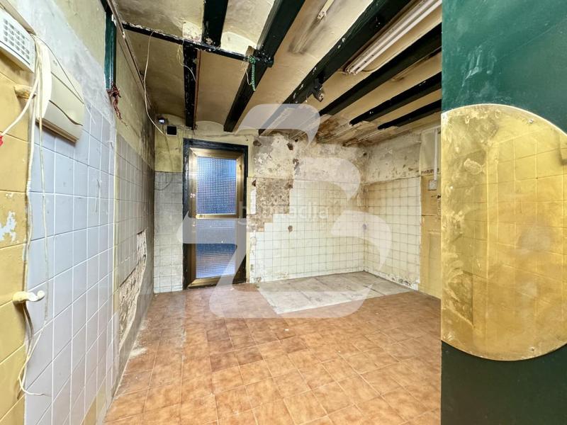 Foto b755a4f1-e522-403c-bbb7-bf7403d054f6. Alquiler local comercial en Sant Antoni Barcelona