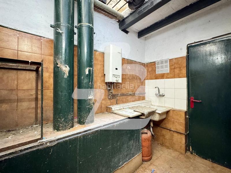 Foto fc169227-3077-4265-9f2e-447561d56e8e. Alquiler local comercial en Sant Antoni Barcelona