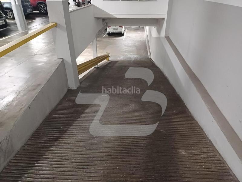 Foto 18a1ce40-fc8b-4b41-b755-afb331ec3894. Location parking voiture dans Sagrada Família Barcelona