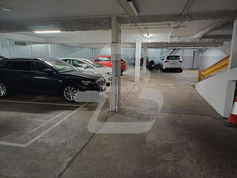 Foto 70165db3-8037-438f-a080-96a3e4cb1bc0. Location parking voiture dans Sagrada Família Barcelona