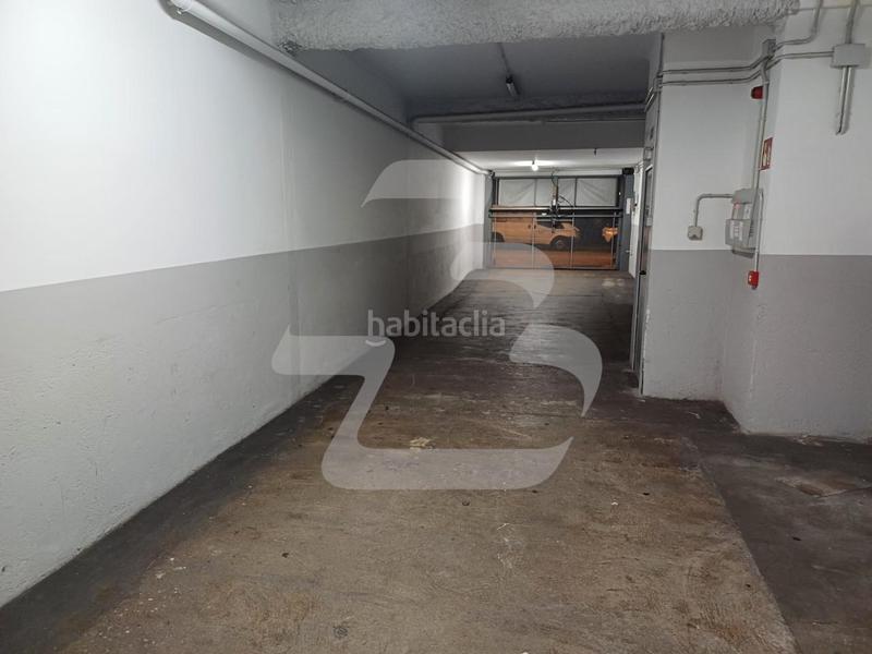 Foto b7003112-f702-48c4-99d5-3c7f5de0b7b5. Location parking voiture dans Sagrada Família Barcelona