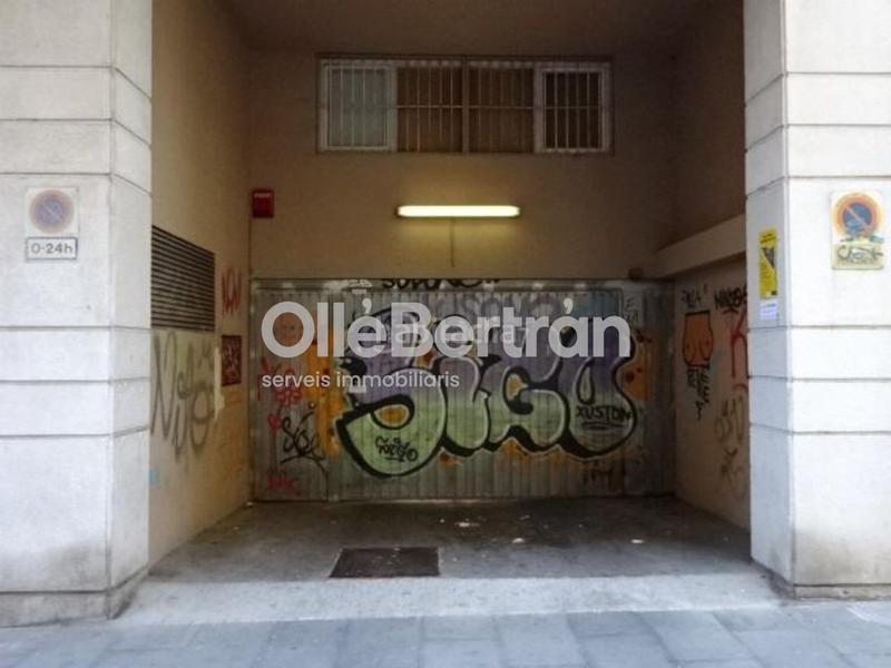 Foto aad7e1d8-189a-4460-b2d2-27ffbef6ba86. Alquiler parking coche en Hostafrancs Barcelona