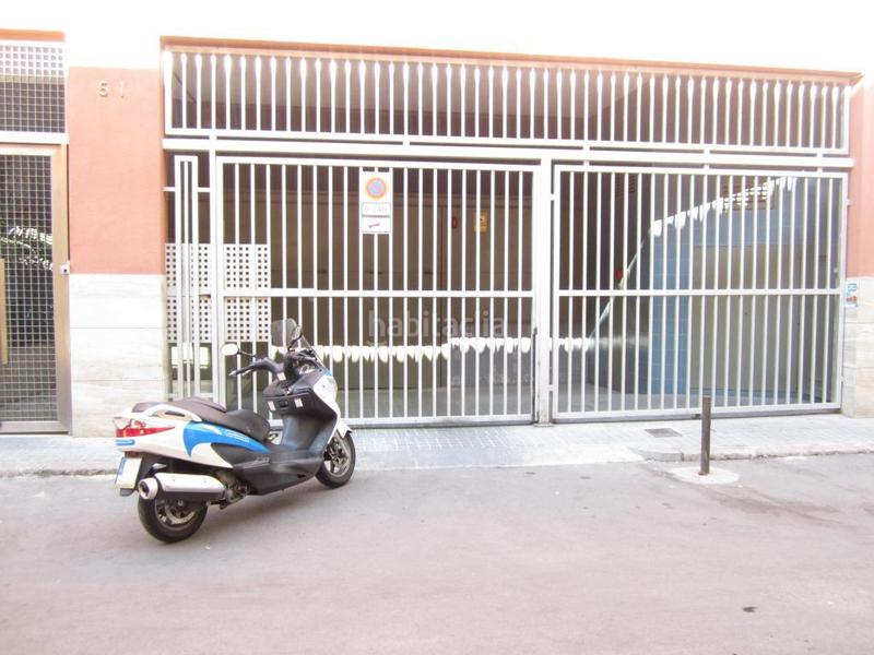 Foto 1264ca23-9f05-4ed9-b200-9038b03573e3. Alquiler parking coche en Sant Antoni Barcelona