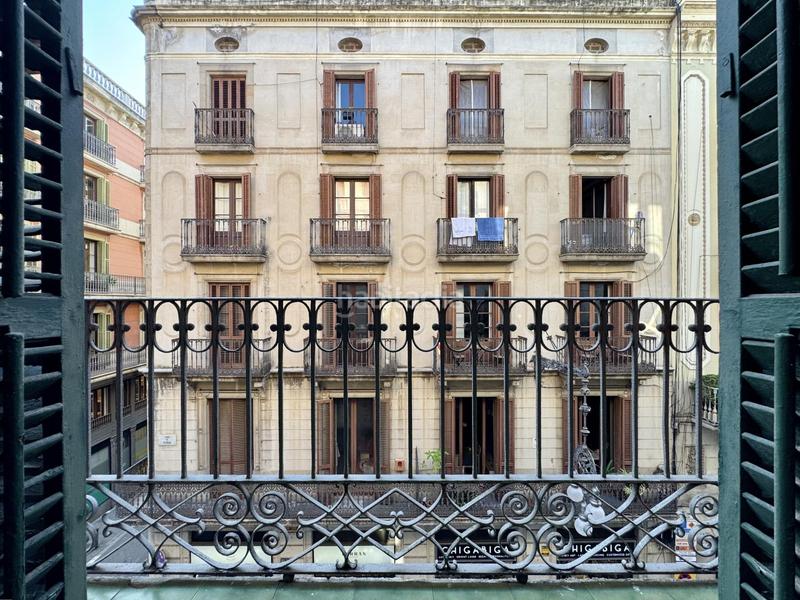 Foto 469f82a0-a06a-4abb-a3c7-1f575a628060. Piso exclusivo piso en pleno centro ! en Gòtic Barcelona