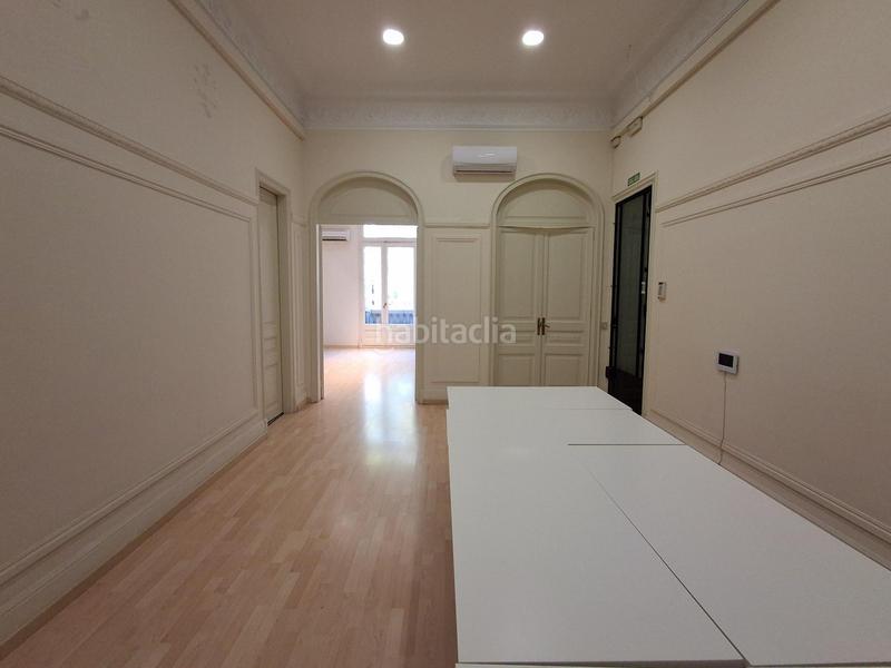 Foto 2613bc33-1e33-49f1-8766-d38f2f86082d. Rent office space in L´Antiga Esquerra de l´Eixample Barcelona