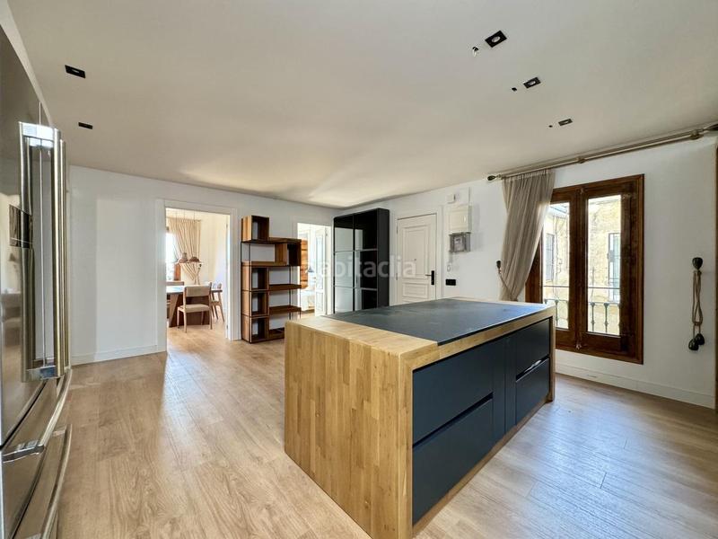 Foto 46a3bf8c-cded-40e7-9f40-8ad0b3680a0b. Etagenwohnung mit heizung in Raval Barcelona