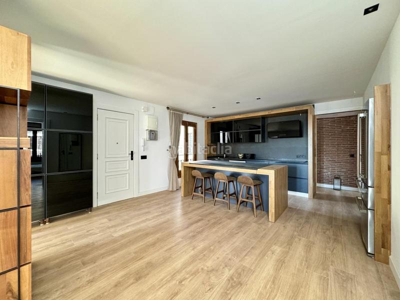 Foto fbce6194-21ff-4149-b051-1c69e3a38db8. Flat with heating in Raval Barcelona