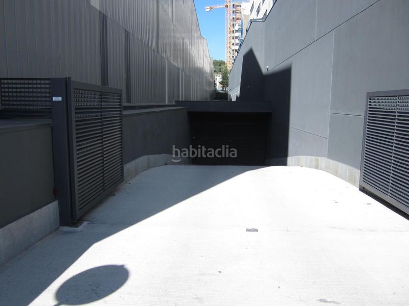Foto c04b560c-3a00-428b-bb5a-2faf8ed0a816. Autoparkplatz in Almeda - El Corte Inglés Cornellà de Llobregat