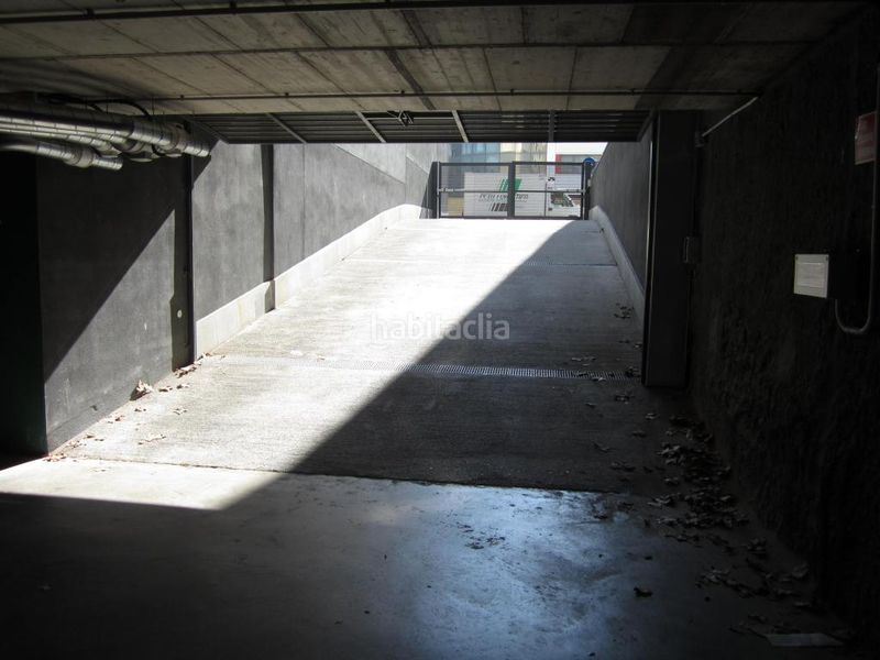 Foto f01a225f-2368-4373-9024-48b18a4d7164. Autoparkplatz in Almeda - El Corte Inglés Cornellà de Llobregat