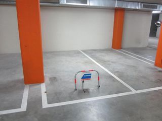 Parking voiture  Del parc de can mercader