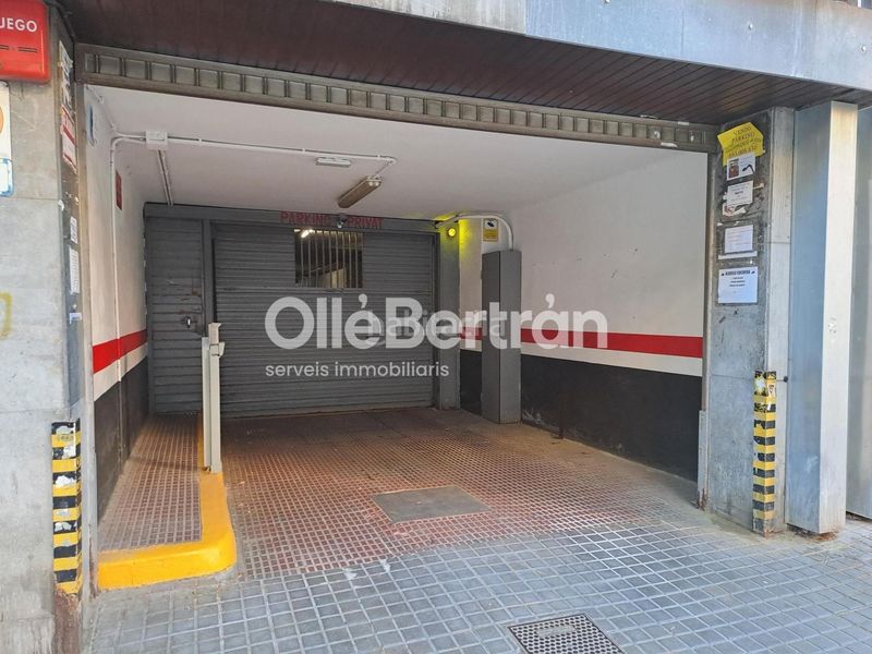 Foto 20ba26c8-93a6-4a85-8b14-6d4acbc37722. Aparcament cotxe a Sants Barcelona