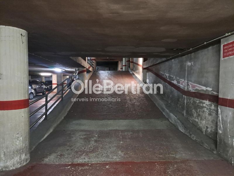 Foto 47d527a3-2dc6-4e9d-9840-9c57904c66d0. Aparcament cotxe a Sants Barcelona