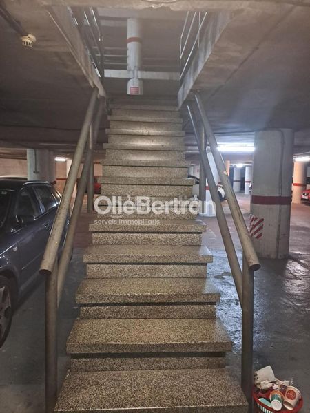 Foto addaa21a-21dd-4fb4-9ecd-fc32b40d9f4a. Aparcament cotxe a Sants Barcelona