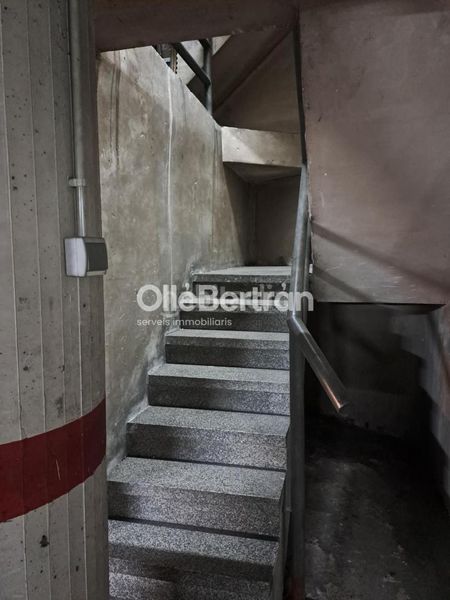 Foto dcec1bb2-90f5-4561-bc9a-04b6b28deb60. Aparcament cotxe a Sants Barcelona