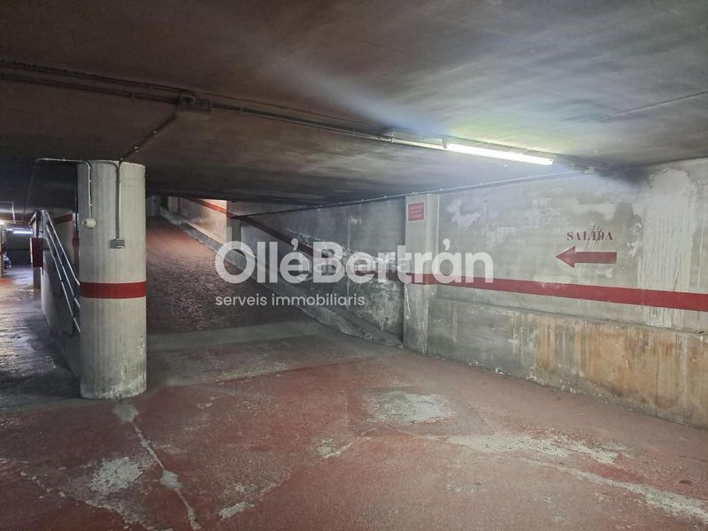 Foto e928c782-480f-4a09-a184-b0bff3cbbef9. Aparcament cotxe a Sants Barcelona