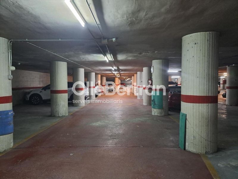 Foto f7db7ebd-9058-443f-8aae-00dae60653b6. Aparcament cotxe a Sants Barcelona