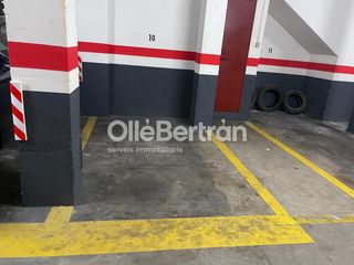 Aparcament cotxe a del Brasil 6