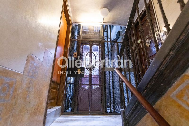 Foto b676a651-03aa-4778-a4c0-5f5bbe048ef5. Àtic amb calefacció a Sant Antoni Barcelona