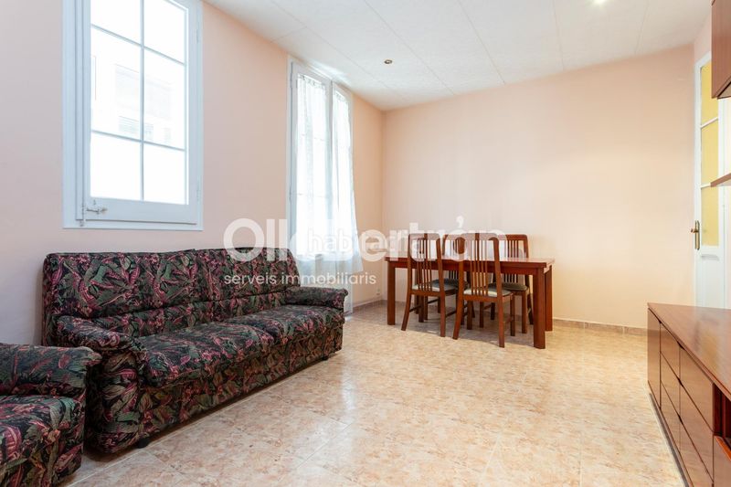 Foto bbdeb26e-d173-4002-a778-1395b8dbe28c. Pis a Sagrada Família Barcelona