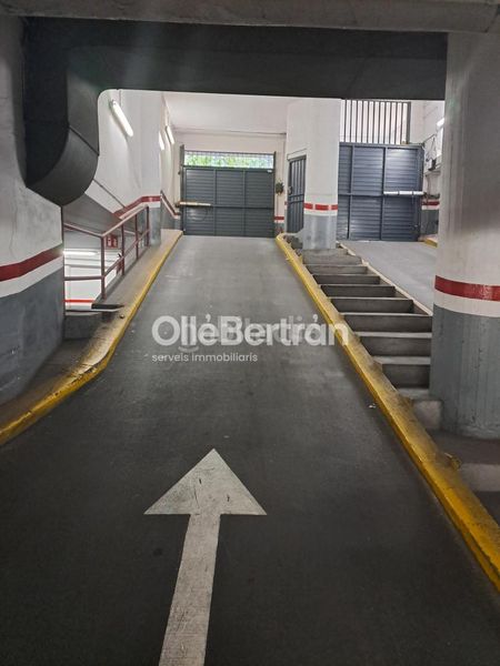 Foto 225647d3-b2c3-4e2c-89dc-4760088788bc. Parking coche en La Nova Esquerra de l´Eixample Barcelona