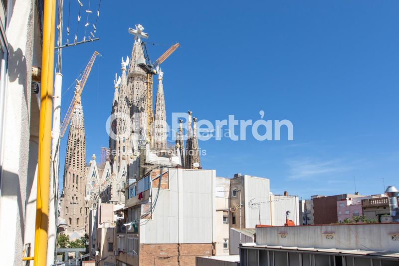 Foto 76d24c0b-3bea-425e-b628-61708a8f026f. Pis a Sagrada Família Barcelona