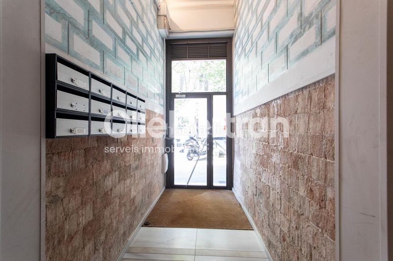 Foto c41e2f00-45e8-464d-b04e-1e98ed0aaf2c. Pis a Sagrada Família Barcelona
