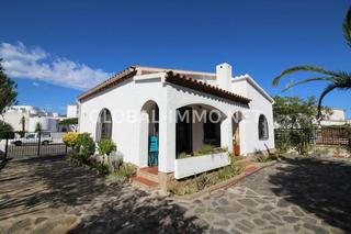 Xalet  Carrer cala llarga. Casa con garaje cerca canales santa margarita rosas