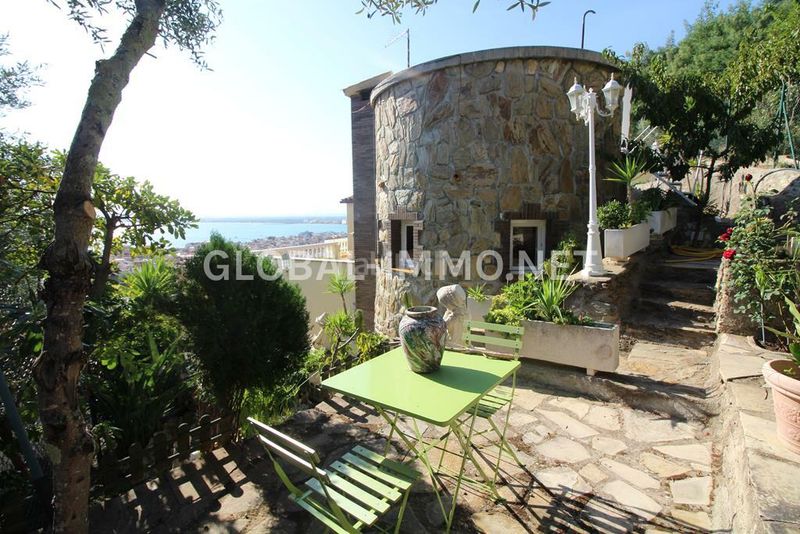 Foto 1573e333-177a-420a-bd91-33c553643593. Chalet casa de 4 dormitorios con vista panorámica al golfo en Roses