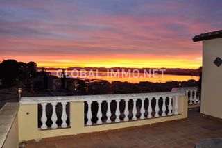Chalet  Carrer lisip. Casa de 4 dormitorios con vista panorámica al golfo de roses