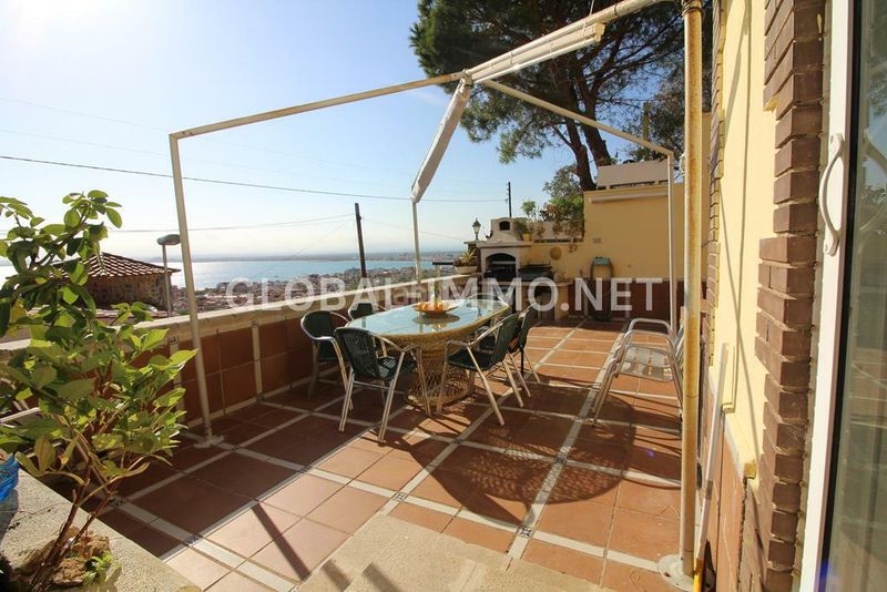 Foto 5b656e1d-8c12-4480-afc6-59410437e654. Chalet casa de 4 dormitorios con vista panorámica al golfo en Roses