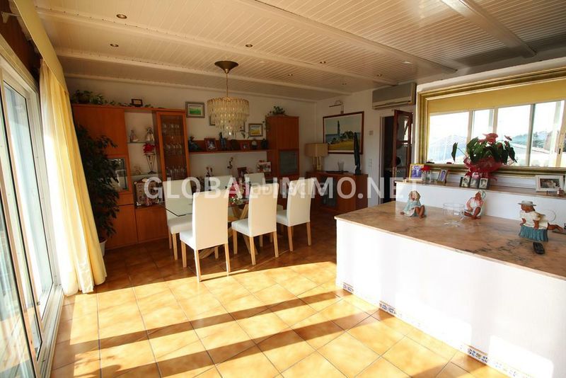 Foto b23447b4-b059-43f7-ba9e-a412f3cc829e. Chalet casa de 4 dormitorios con vista panorámica al golfo en Roses