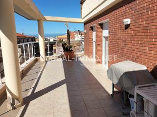 Appartement  Avinguda de la mare de du de montserrat. tico de 3 dormitorios y garaje cerca de playa en el centro de r