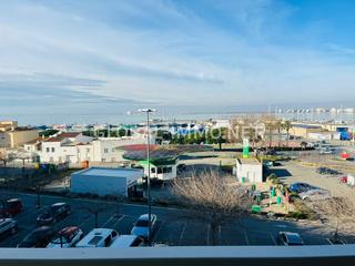 Apartament  Plaça carles fages de climent. Piso con vistas al mar y puerto de rosas