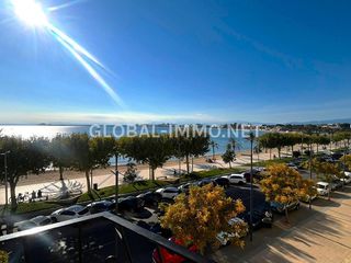 Appartement  Avinguda de rhode. Apartamento primera l�nea de mar rosas centro