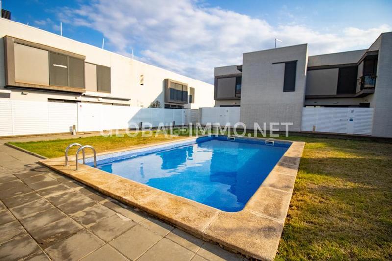 Foto 778af415-8271-440d-99c2-b7cb7f200284. Chalet con riscaldamento parcheggio piscina in Centre Roses