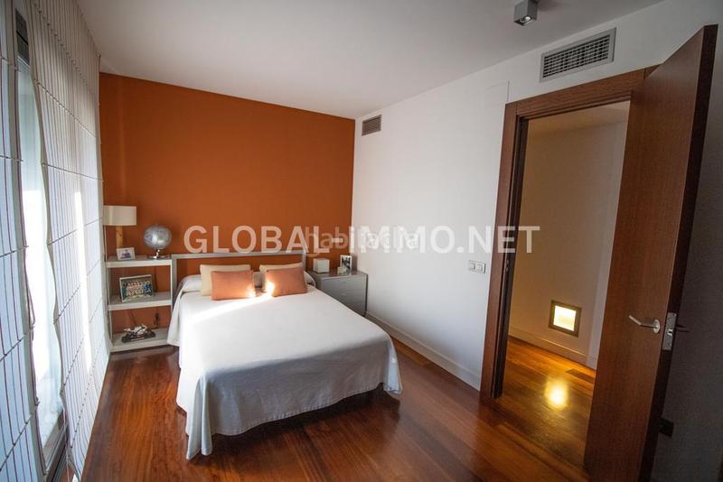 Foto cd6a22ec-af00-4289-8a02-eeaab57e220f. Chalet con riscaldamento parcheggio piscina in Centre Roses